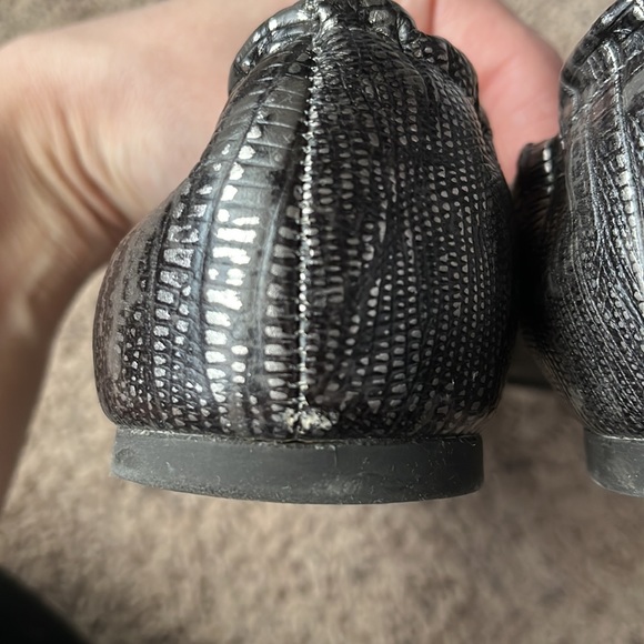 Tory Burch Reva Metal Logo Metallic Lizard flats in Pewter size 9 - Picture 7 of 12